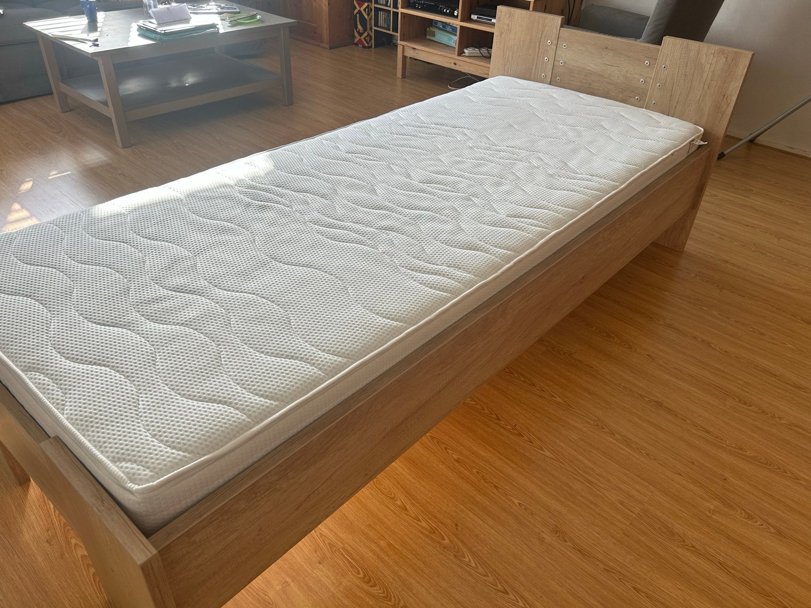 Eenpersoonsbed lang cm. Inclusief matras (220 cm), Huis en Inrichting, Slaapkamer | Bedden, Ophalen, 90 cm, Zo goed als nieuw