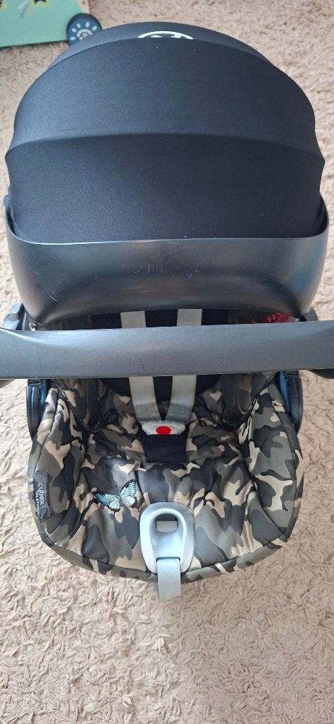Cybex Cloud Q Platinum (Camouflage/Butterfly) + Isofix Base, Gebruikt, Isofix, 0 t/m 13 kg, Ophalen