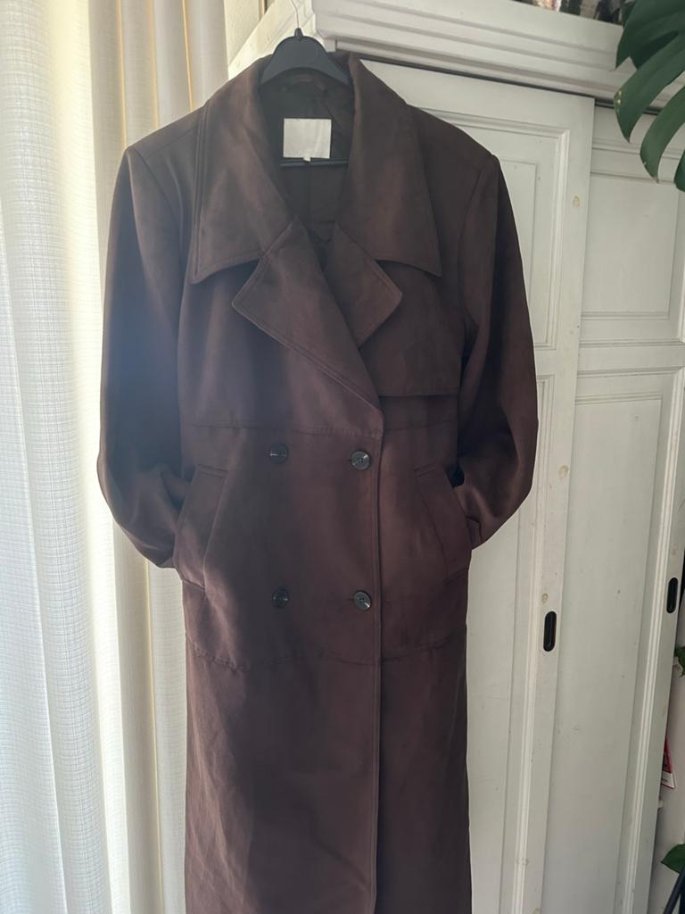 NA-KD Bruine Trenchcoat - nieuw, Ophalen of Verzenden, Nieuw, Maat 38/40 (M), Bruin