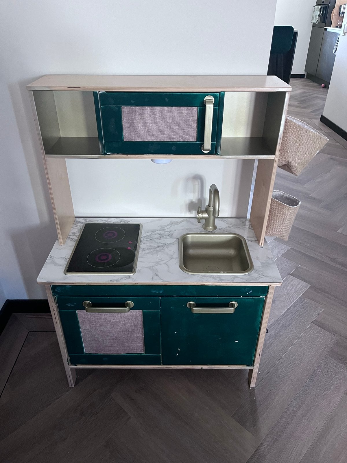 IKEA Duktig Keukentje - Groen Geverfd met Marmerlook, Kinderen en Baby's, Speelgoed | Houten speelgoed, Zo goed als nieuw, Meubelstuk of Keukentje