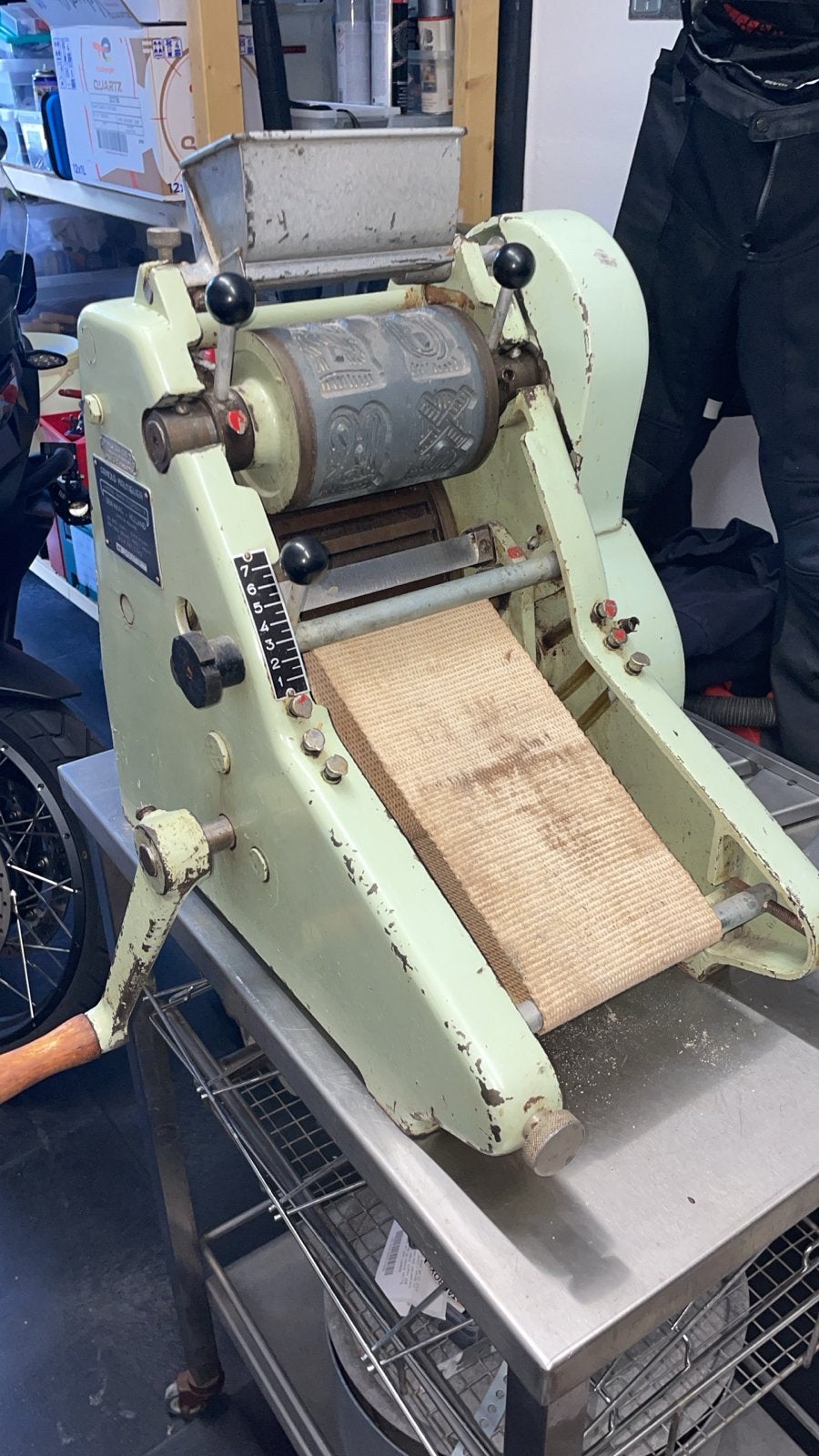 Walsen gezocht voor deegmachine, Ophalen
