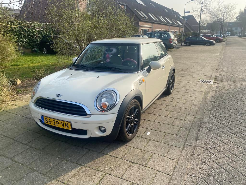 Mini (r56) 1.4 95pk 2008 Wit, Voorwielaandrijving, 4 stoelen, Origineel Nederlands, 19 km/l