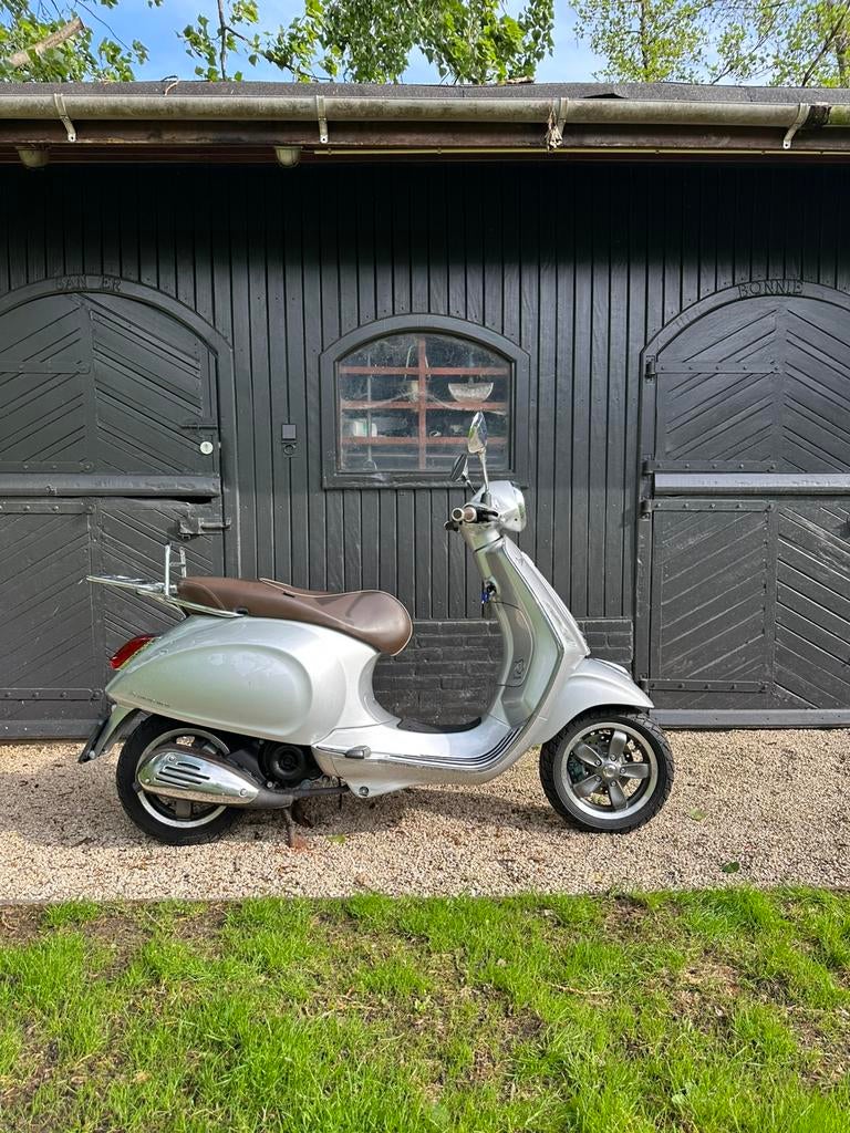 Vespa Primavera 50cc - Zo goed als nieuw, Ophalen, Overige modellen, Zo goed als nieuw, Benzine