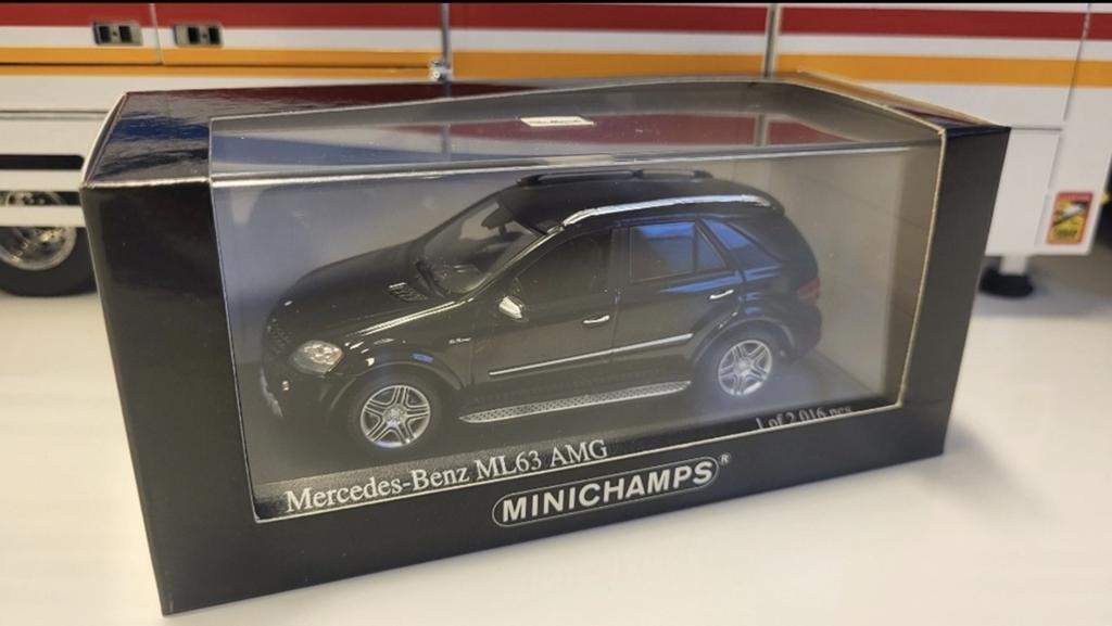 Minichamps Mercedes-Benz ML63 AMG Black Metallic, Hobby en Vrije tijd, Modelauto's | 1:43, Zo goed als nieuw, Auto, MiniChamps