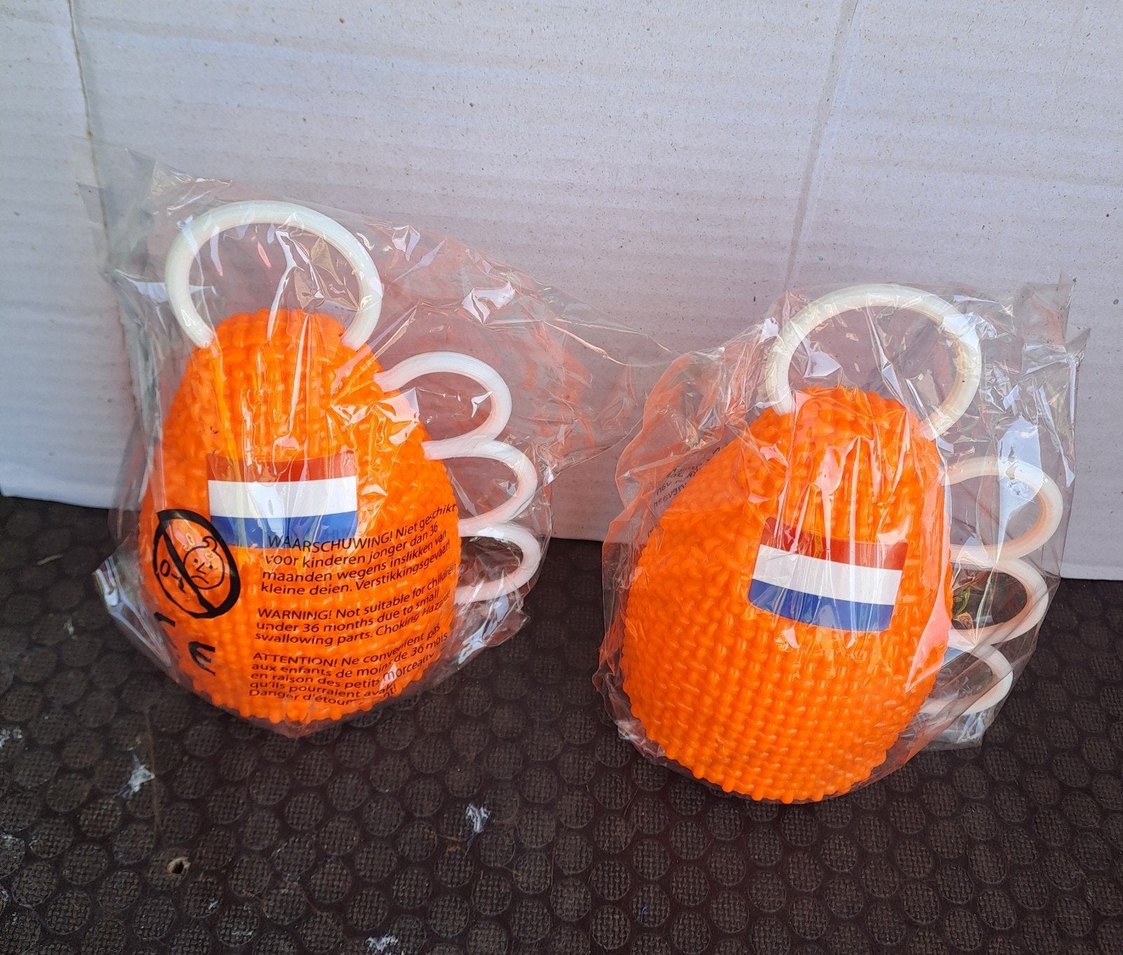 Markthandel oranje rammelaars 50 stuks nieuw, Diversen, Rommelmarktspullen, Ophalen of Verzenden, Nieuw