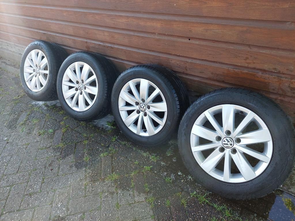 R16 215/55 Volkswagen velgen met banden, Ophalen, 215 mm, 16 inch, Banden en Velgen