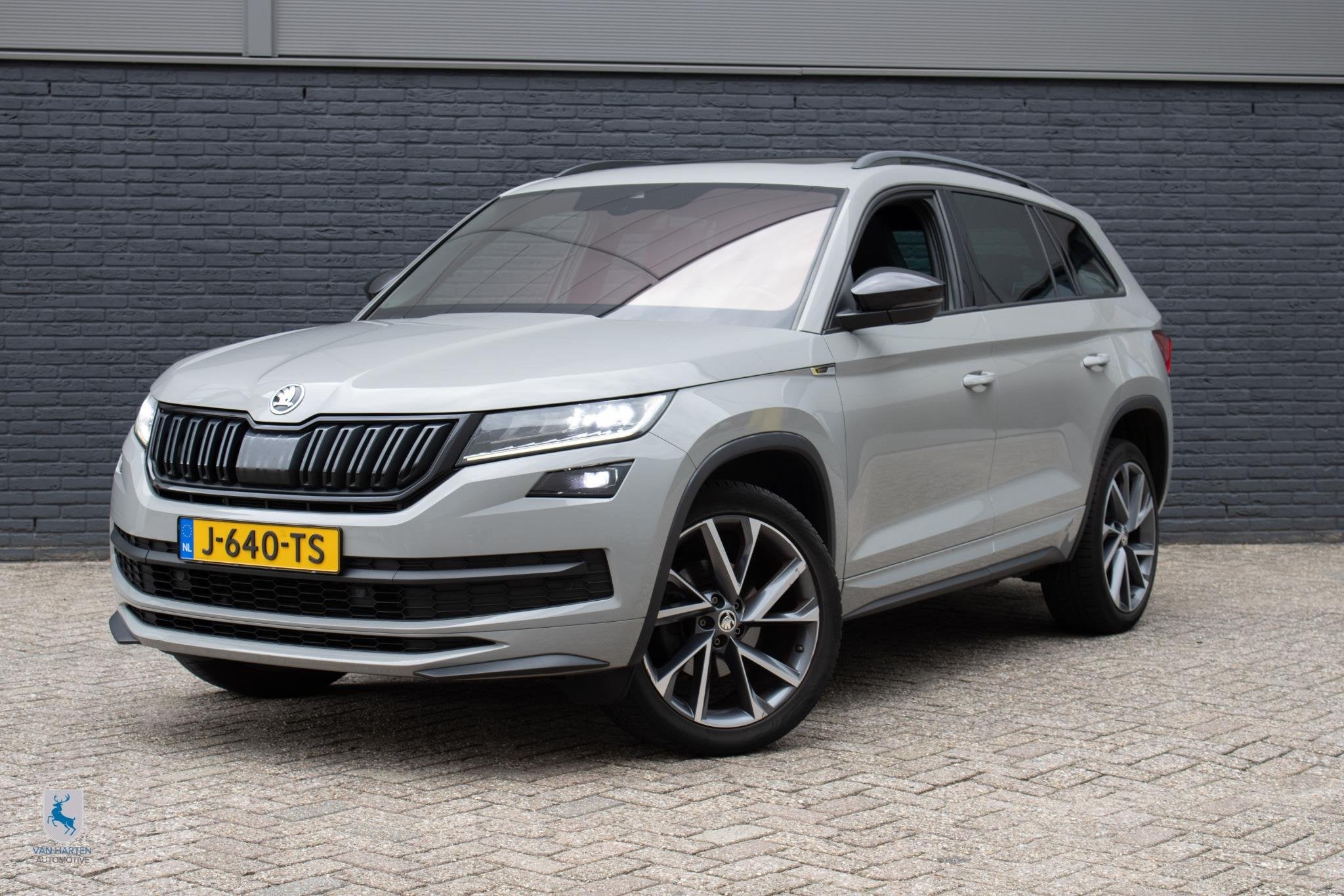 Skoda Kodiaq 1.5 TSI Sportline Business / Steel Grey / Afnee, Auto's, Skoda, Dealer onderhouden, 4 cilinders, 150 pk, Origineel Nederlands