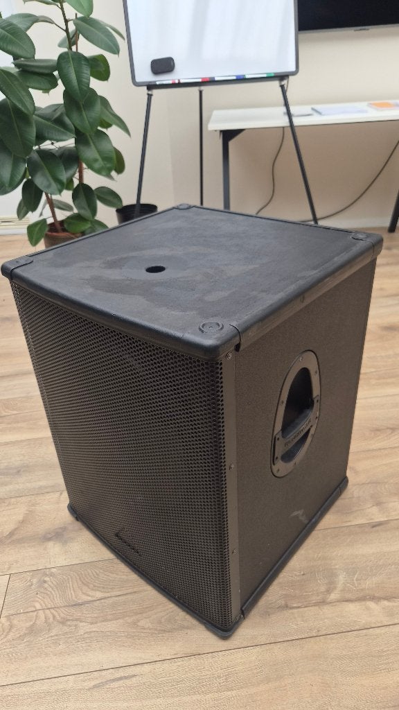 2 x Behringer Eurolive B1800X Pro Subwoofer 1600W prijs p/s, Audio, Tv en Foto, Gebruikt, Subwoofer, Ophalen of Verzenden, Geschikt voor surround/home cinema