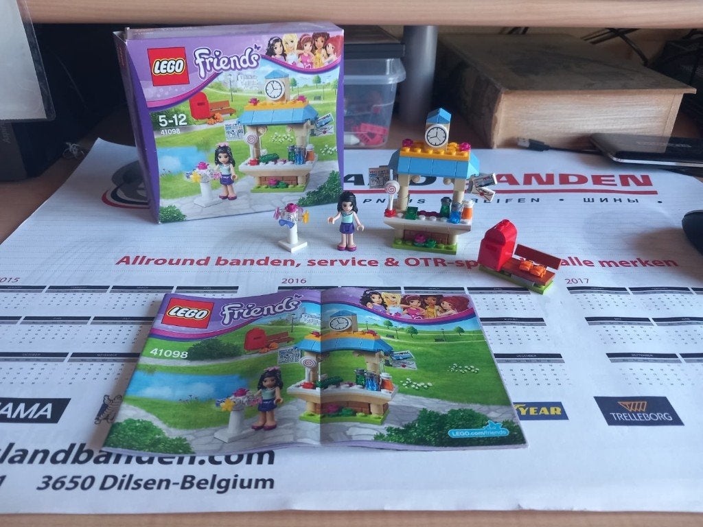 Lego 41098: Emma's Tourist Kiosk, Lego, Inclusief accessoires, Friends, Ophalen of Verzenden