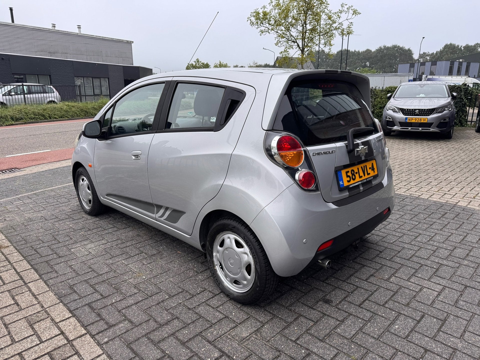 Chevrolet Spark 1.0 16V LS Airco Striping zeer sportief, Auto's, Voorwielaandrijving, Gebruikt, 4 cilinders, Elektrische ramen