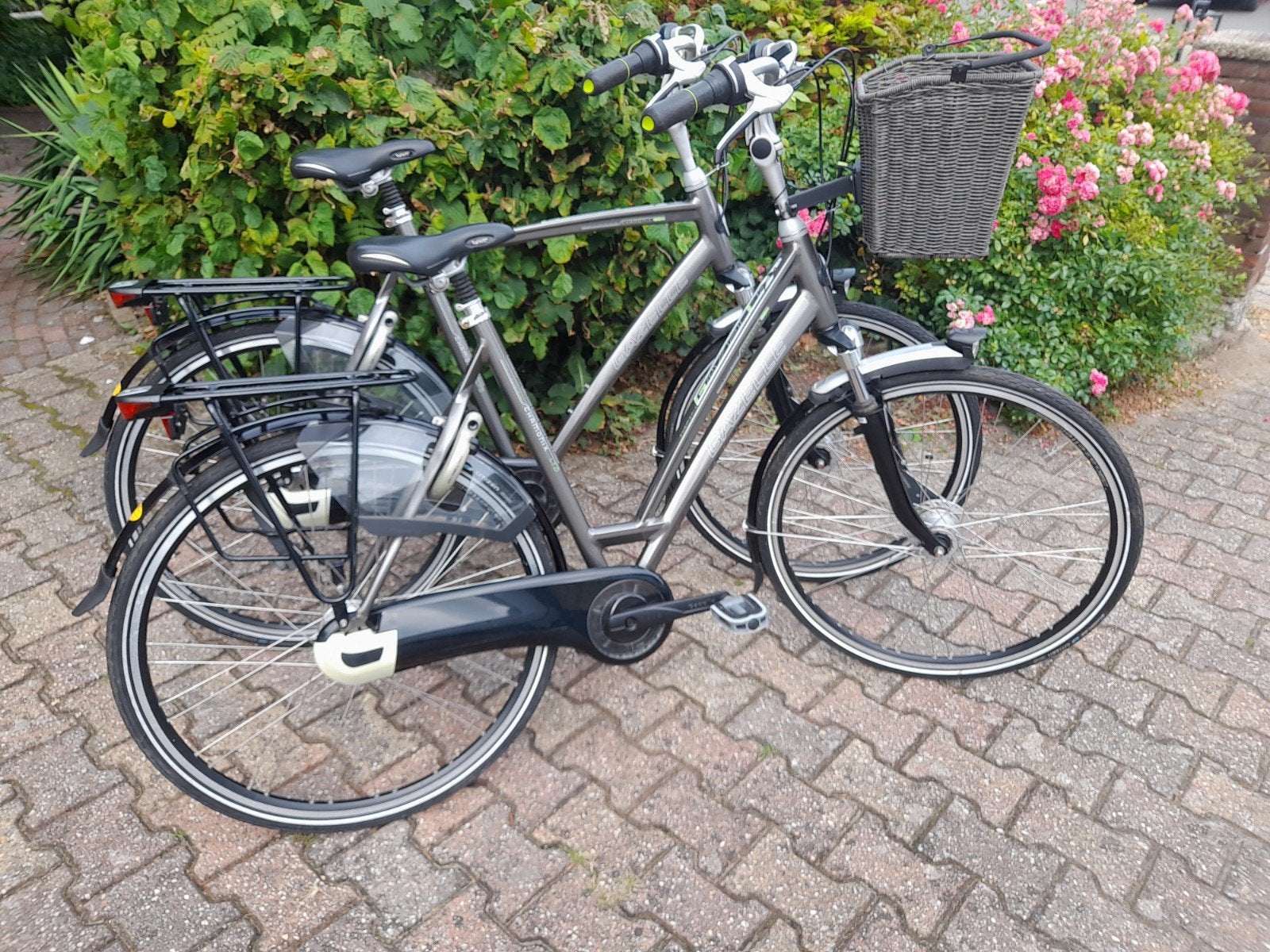 Gazelle damesfiets en herenfiets, Ophalen, Versnellingen, Zo goed als nieuw, 57 tot 61 cm