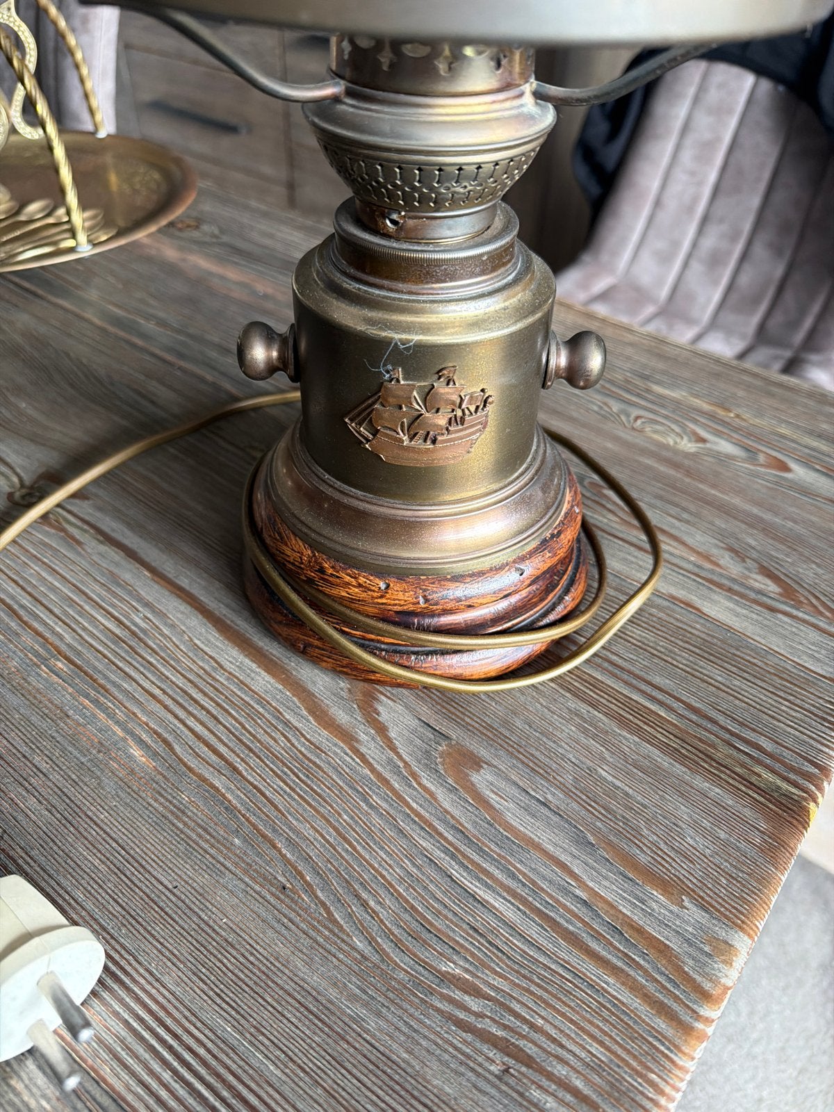 Antieke olielamp met scheepsgravure, Ophalen of Verzenden