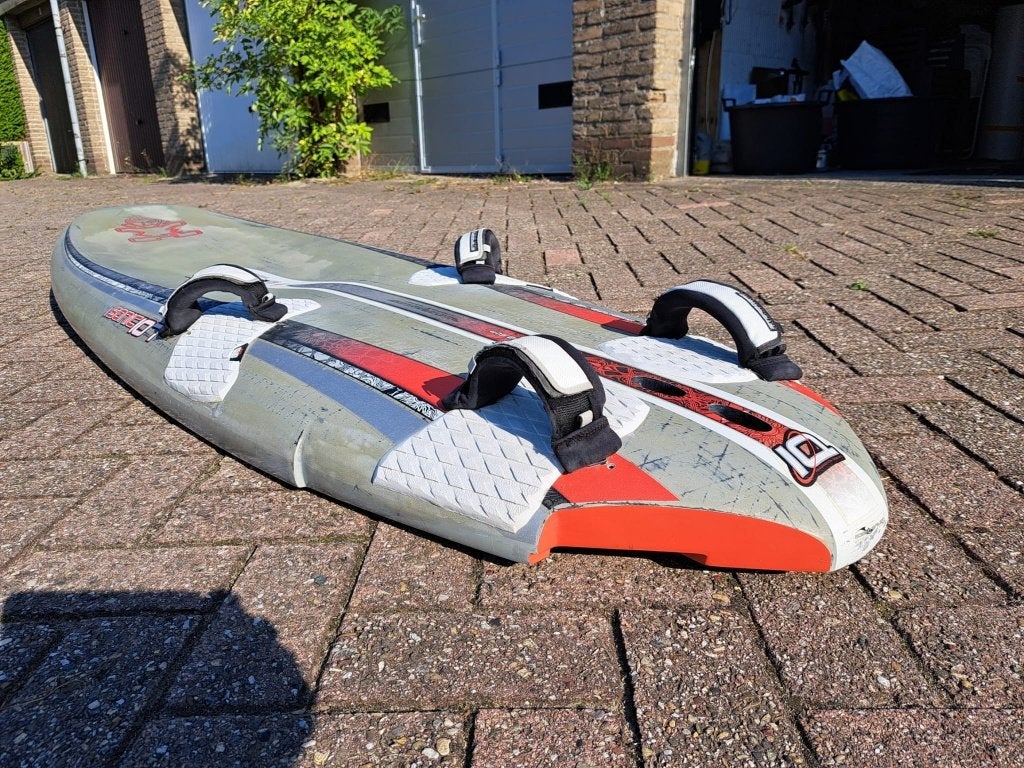 Starboard Isonic 107 race - slalom, Watersport en Boten, Ophalen, Met voetbanden, Gebruikt, 5 tot 6.5 m²