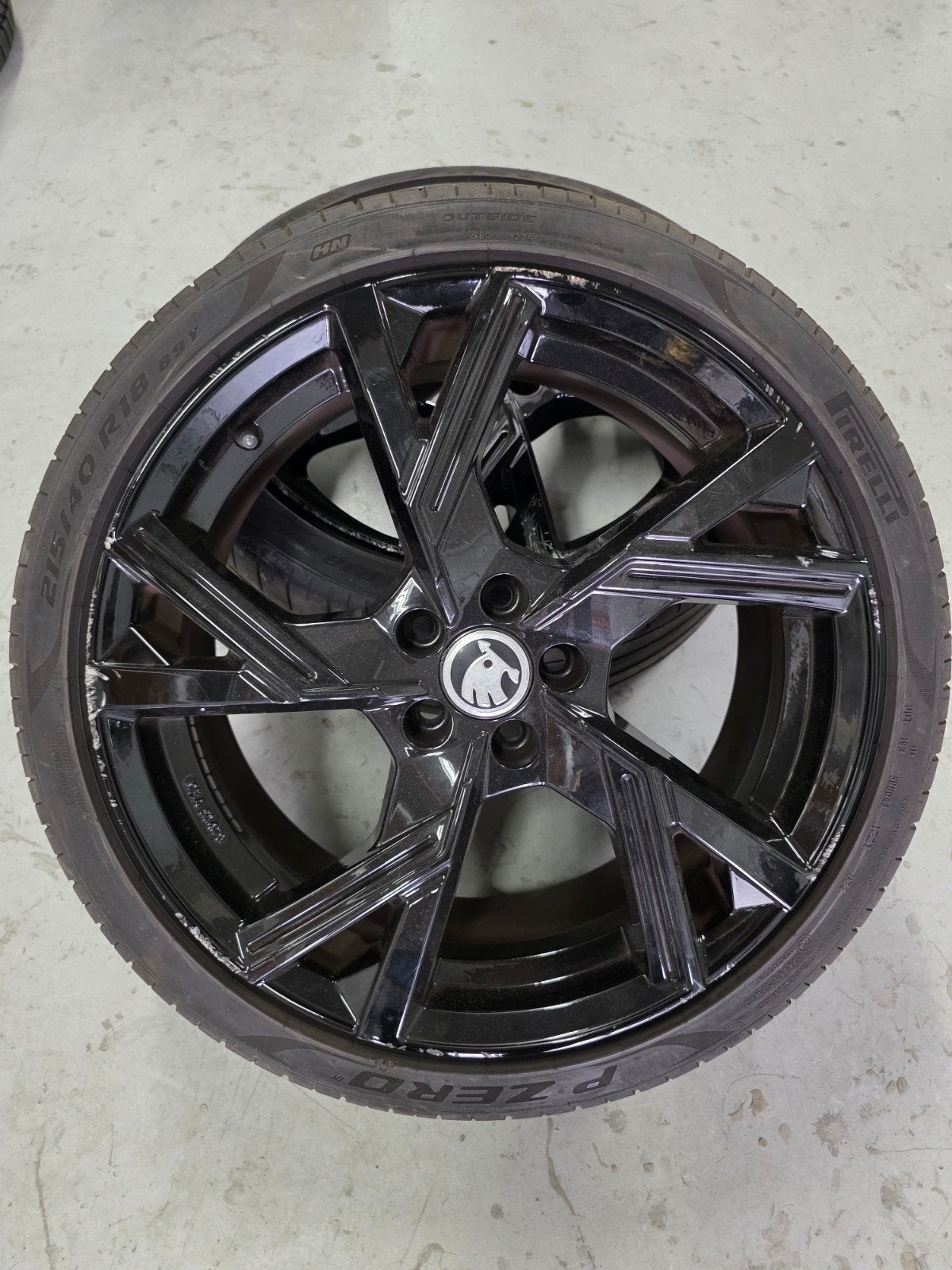 18" inch Skoda look velg Angel 215/40 r18 P zero 5x110 57.1, Auto-onderdelen, Ophalen, Skoda