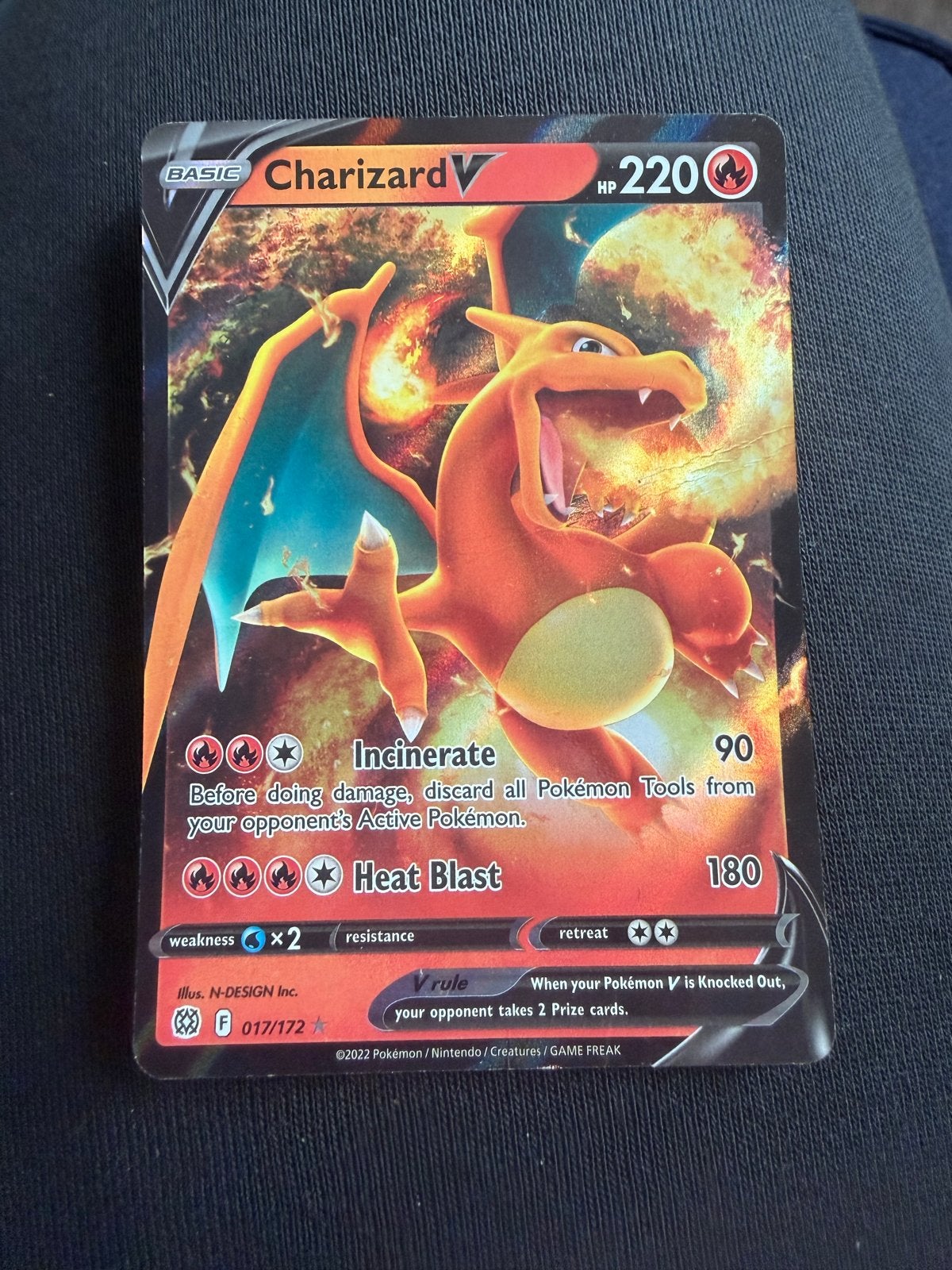 Charizard V Pokémon kaart (017/172), Ophalen of Verzenden, Zo goed als nieuw, Losse kaart