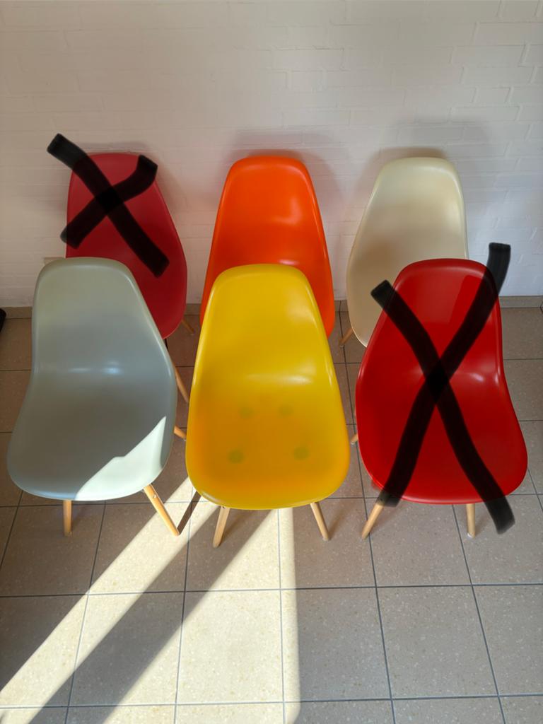 Set van 4 kleurrijke stoelen, Eames DSW stijl/look, Ophalen, Zo goed als nieuw, Vier, Modern
