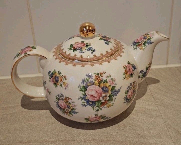 royal albert lady carlyle zeldzame theepot, Antiek en Kunst, Antiek | Servies los, Ophalen