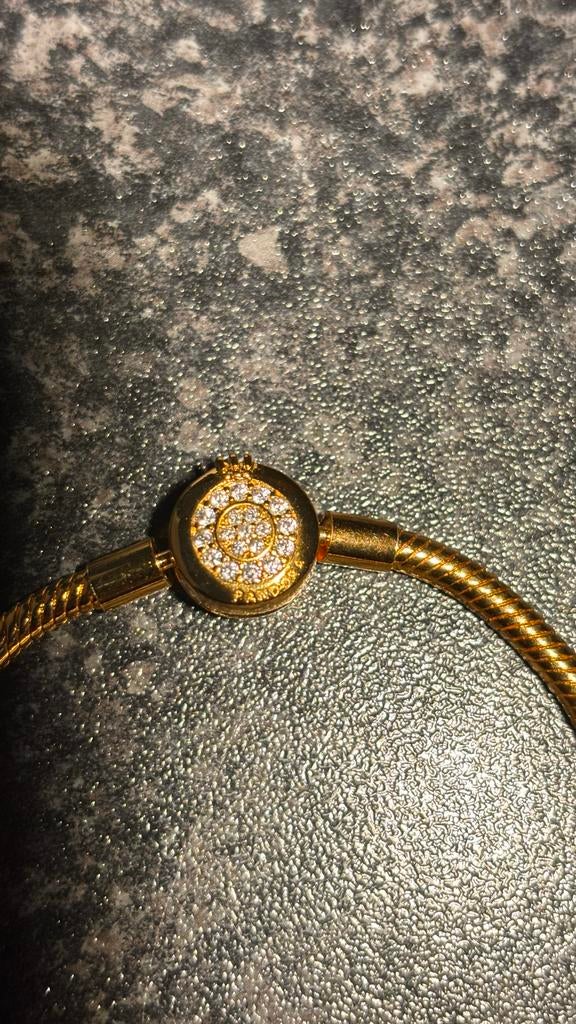 Gouden Pandora armband met bedels en kristallen, Sieraden, Tassen en Uiterlijk, Armbanden, Ophalen of Verzenden, Zo goed als nieuw