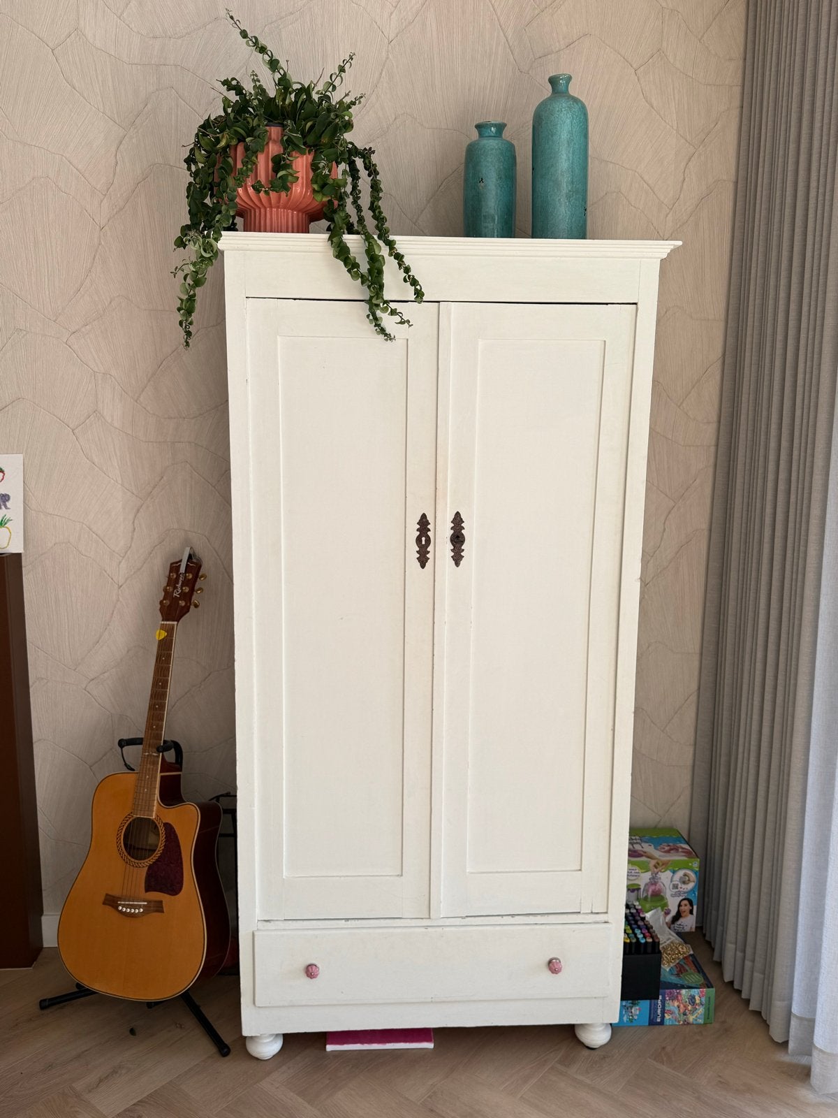 Witte kledingkast met legplanken en hangruimte, Ophalen, Gebruikt, Vintage, 50 tot 100 cm