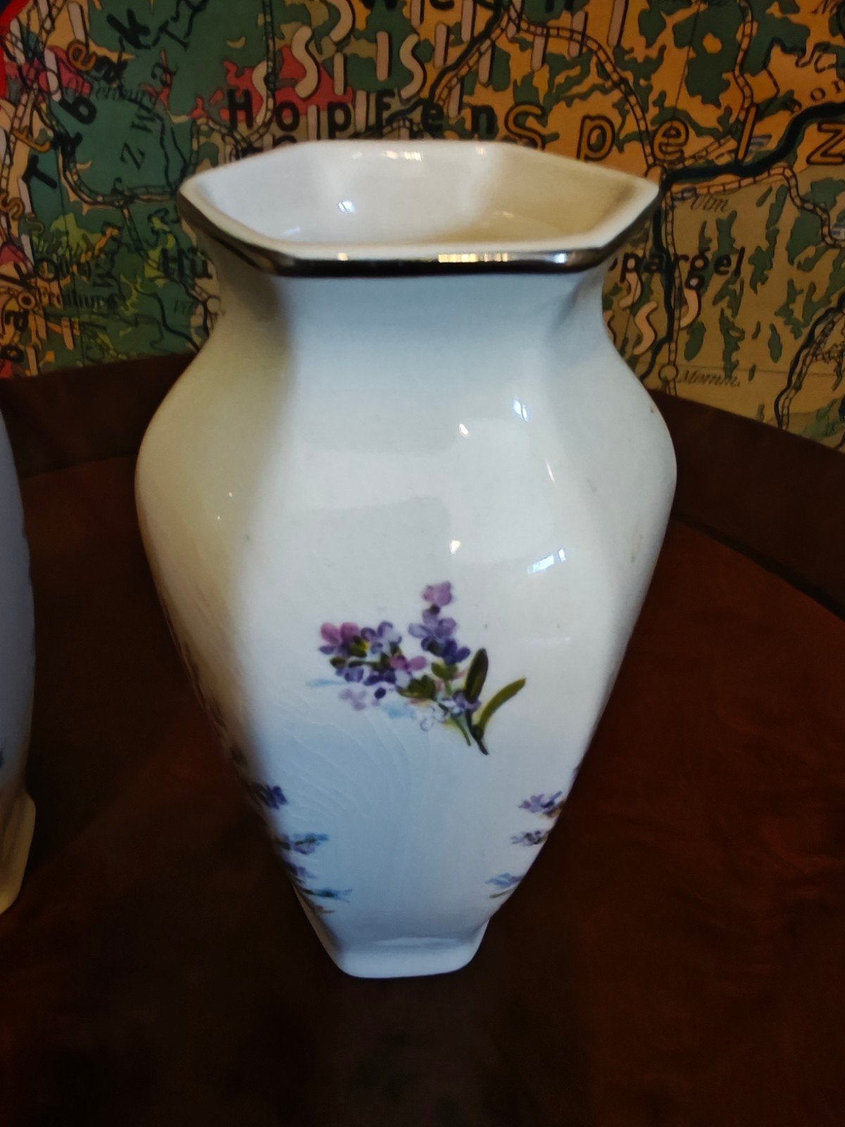 2 Engelse vaasjes Palissy Sweet Lavender 12 cm hoogte, Antiek en Kunst, Antiek | Vazen, Ophalen of Verzenden