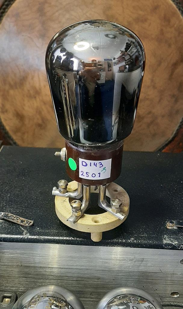 Philips D143 Penthode lamp getest., Ophalen of Verzenden