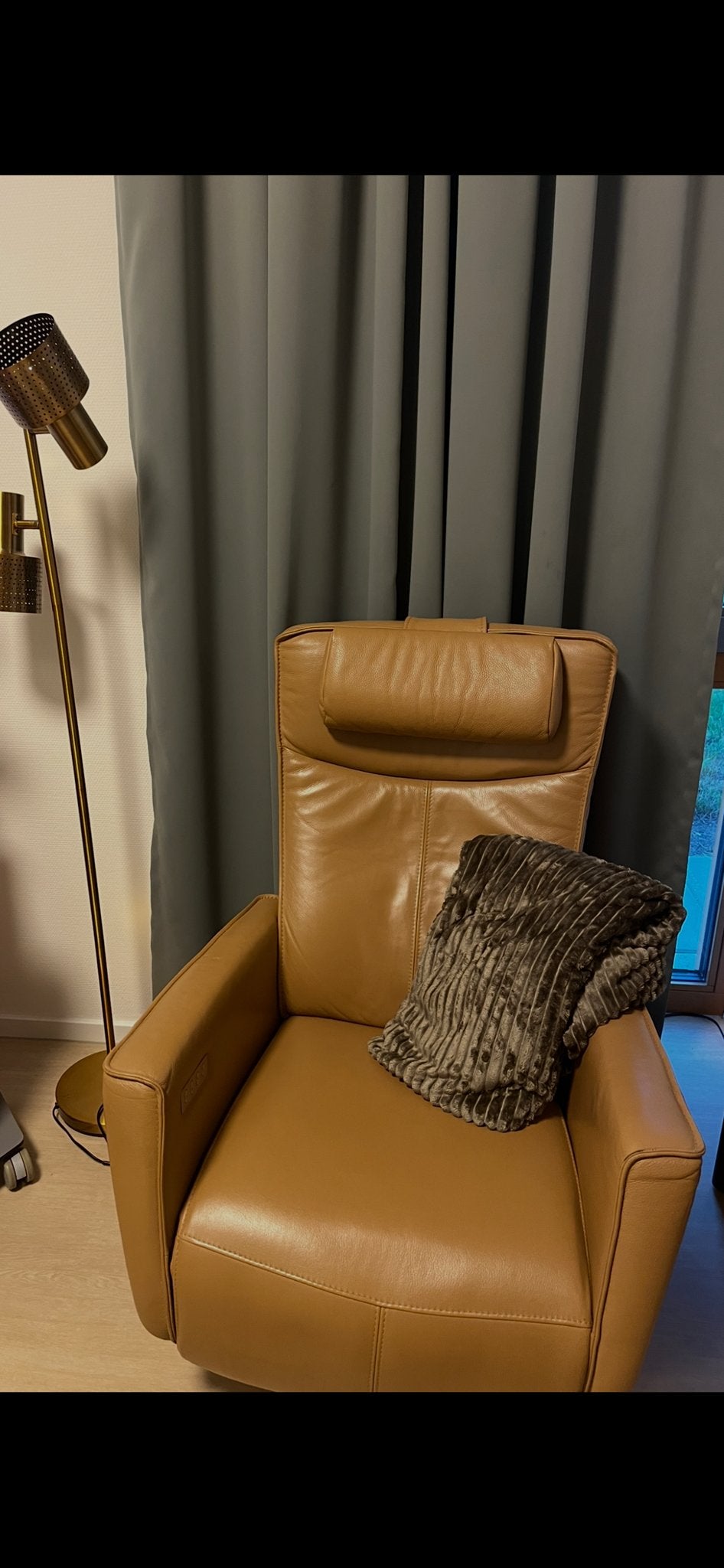 Gratis Comfortabel elektr. verstelbare relaxstoel, leer, Ophalen, Gebruikt, Leer, 75 tot 100 cm