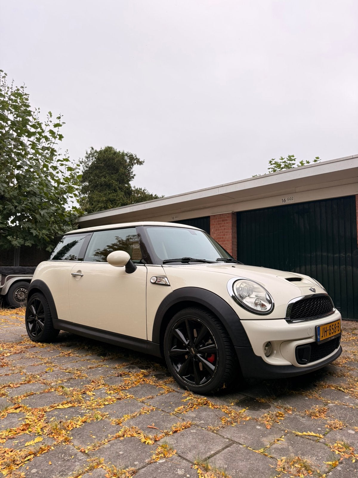Mini Cooper S | koopje met iets werk, Auto's, Zwart, 4 cilinders, 4 stoelen, Leder en Stof