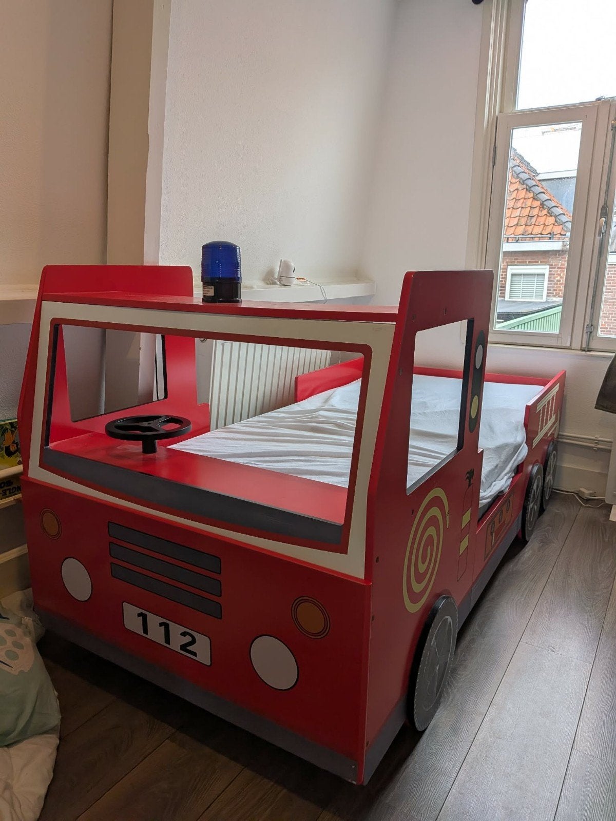 Brandweerbed voor peuter, 90x200, met zwaailicht, Kinderen en Baby's, Kinderkamer | Bedden, Ophalen, 85 tot 100 cm, Zo goed als nieuw