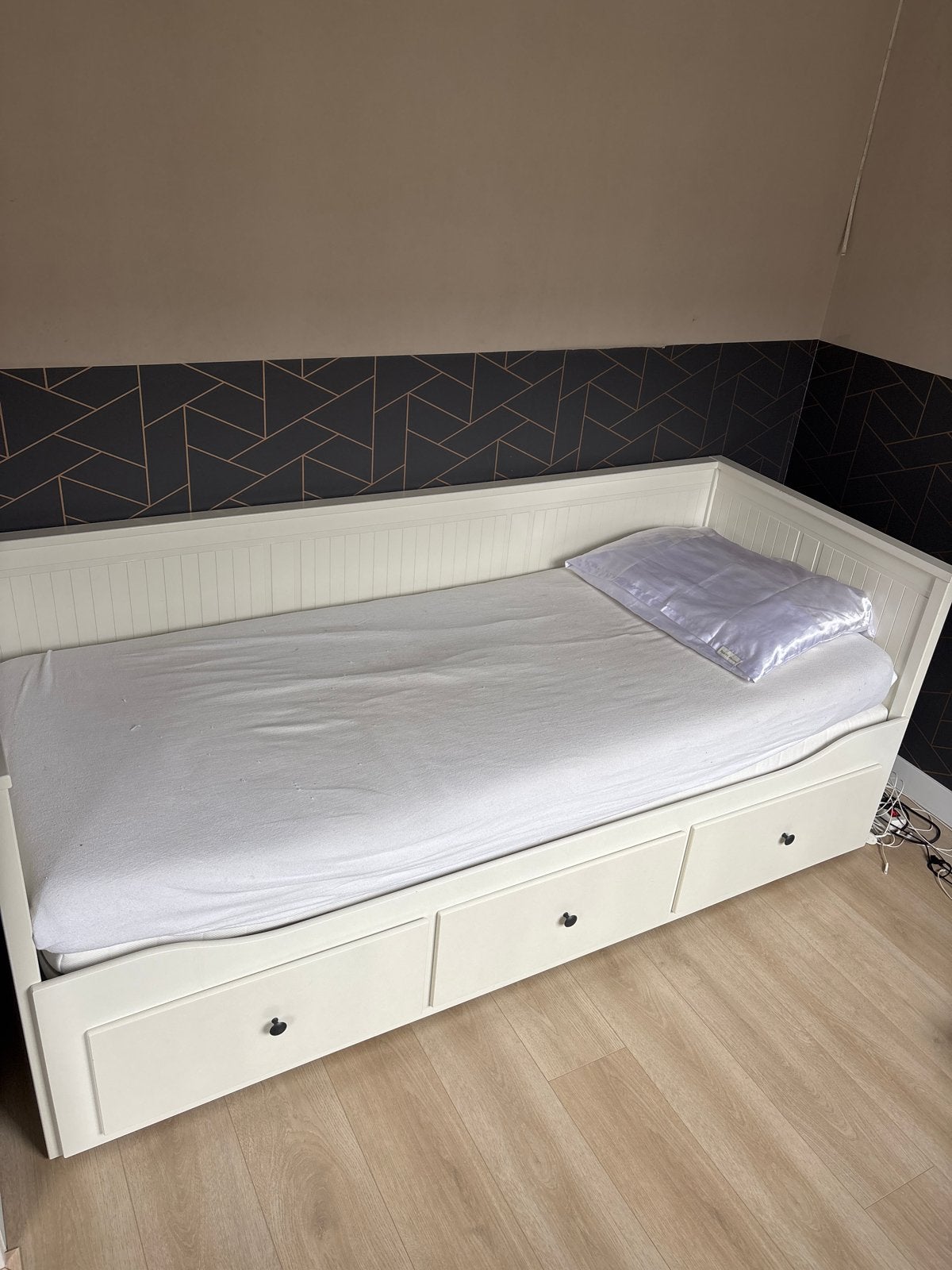 IKEA Hemnes bedbank met 3 lades - uitschuifbaar, Huis en Inrichting, Ophalen, Eenpersoons, Wit, 80 cm