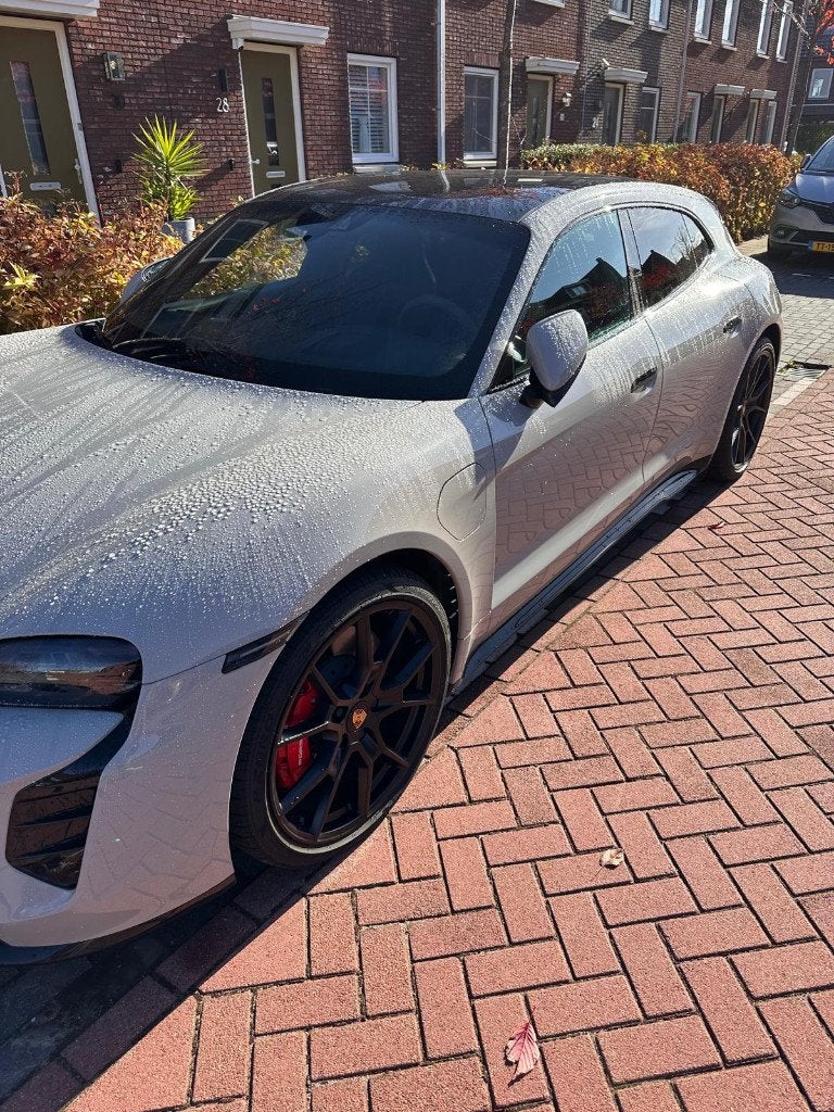 Porsche Taycan Sport Turismo 517pk 2023 - 93 Kwh accu, Zwart, 110 €/maand, Alcantara, 93 kWh
