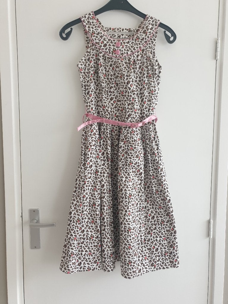Vintage zomerjurkje voodoo vixen maat M € 30,00, Ophalen of Verzenden, Zo goed als nieuw, Maat 38/40 (M), Boven de knie
