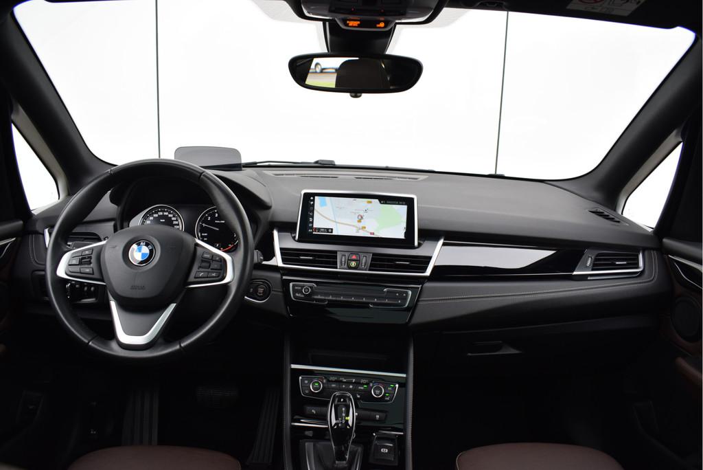 BMW 2 Serie Active Tourer 218i High Executive Automaat / Pan, 12 maanden, Gebruikt, Zwart, 3 cilinders