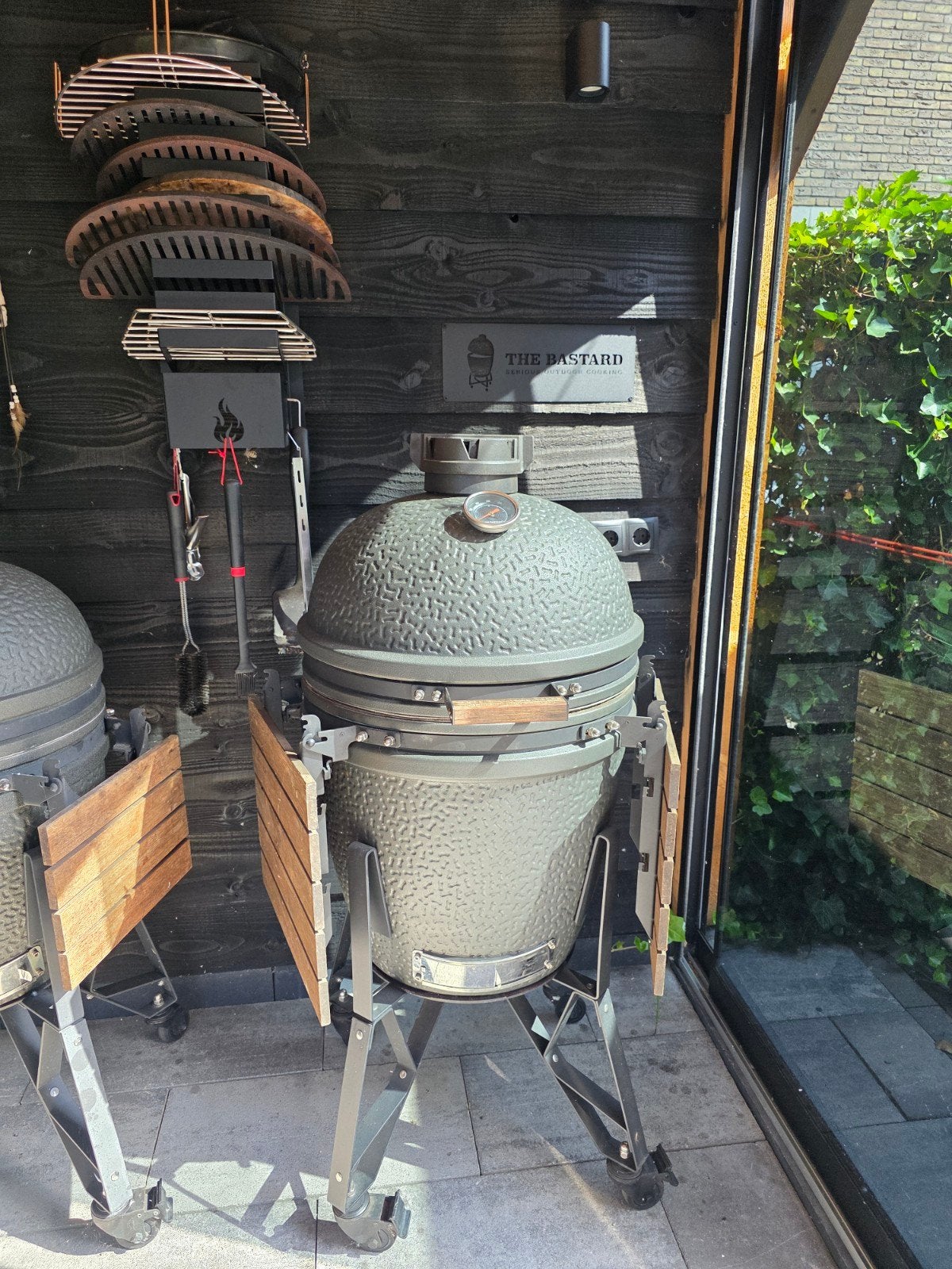 The Bastard Large Kamado BBQ, Tuin en Terras, Ophalen, Zo goed als nieuw, The Bastard