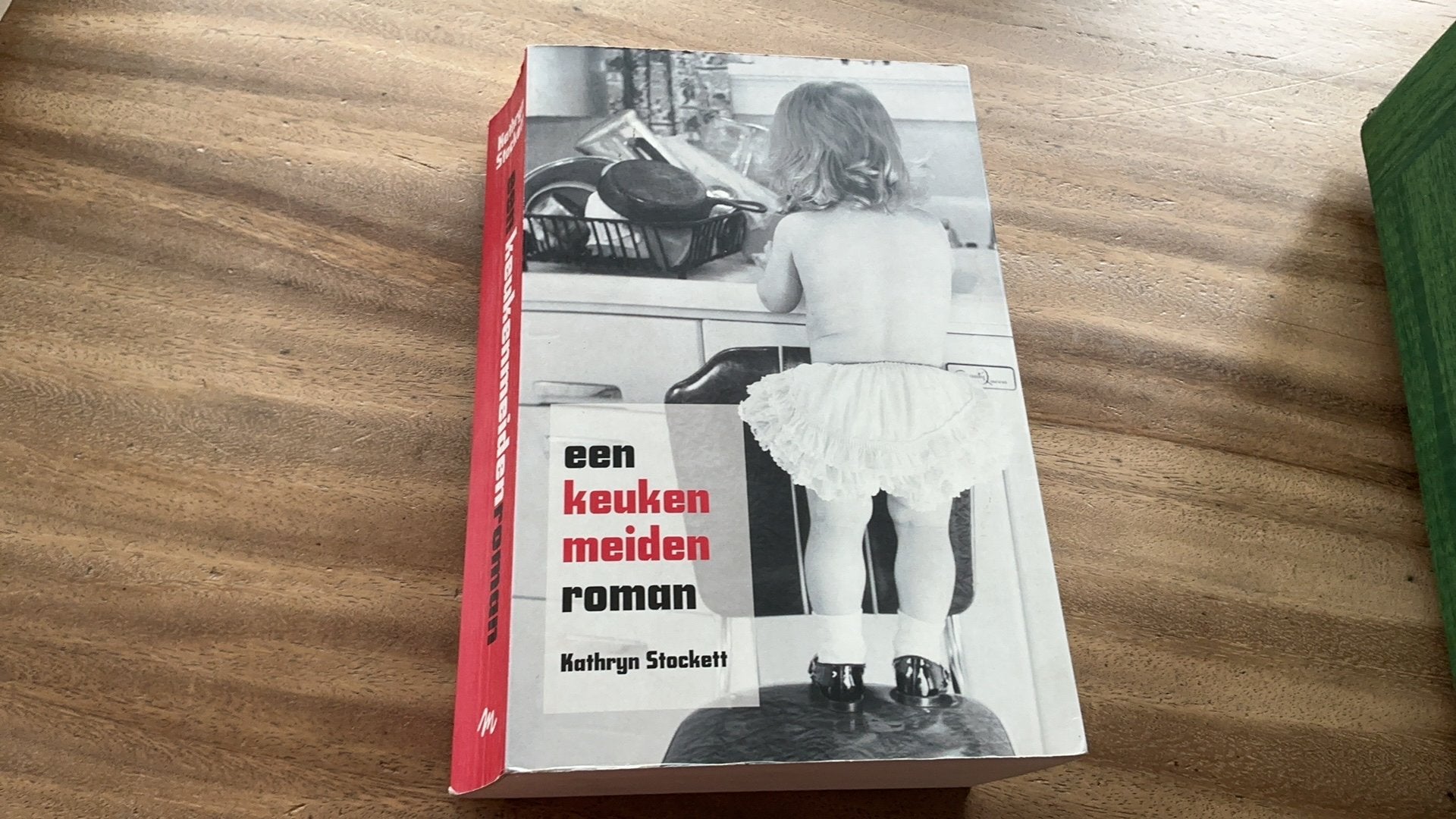 Een keukenmeidenroman van Kathryn Stockett, Boeken, Ophalen of Verzenden, Gelezen