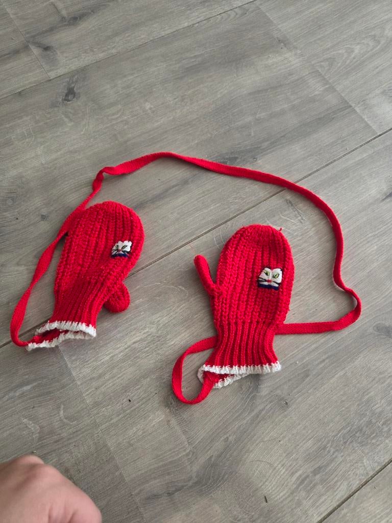 Leuke rode wanten handschoenen met touwtje, Ophalen of Verzenden, Gebruikt, Jongetje of Meisje, Wanten