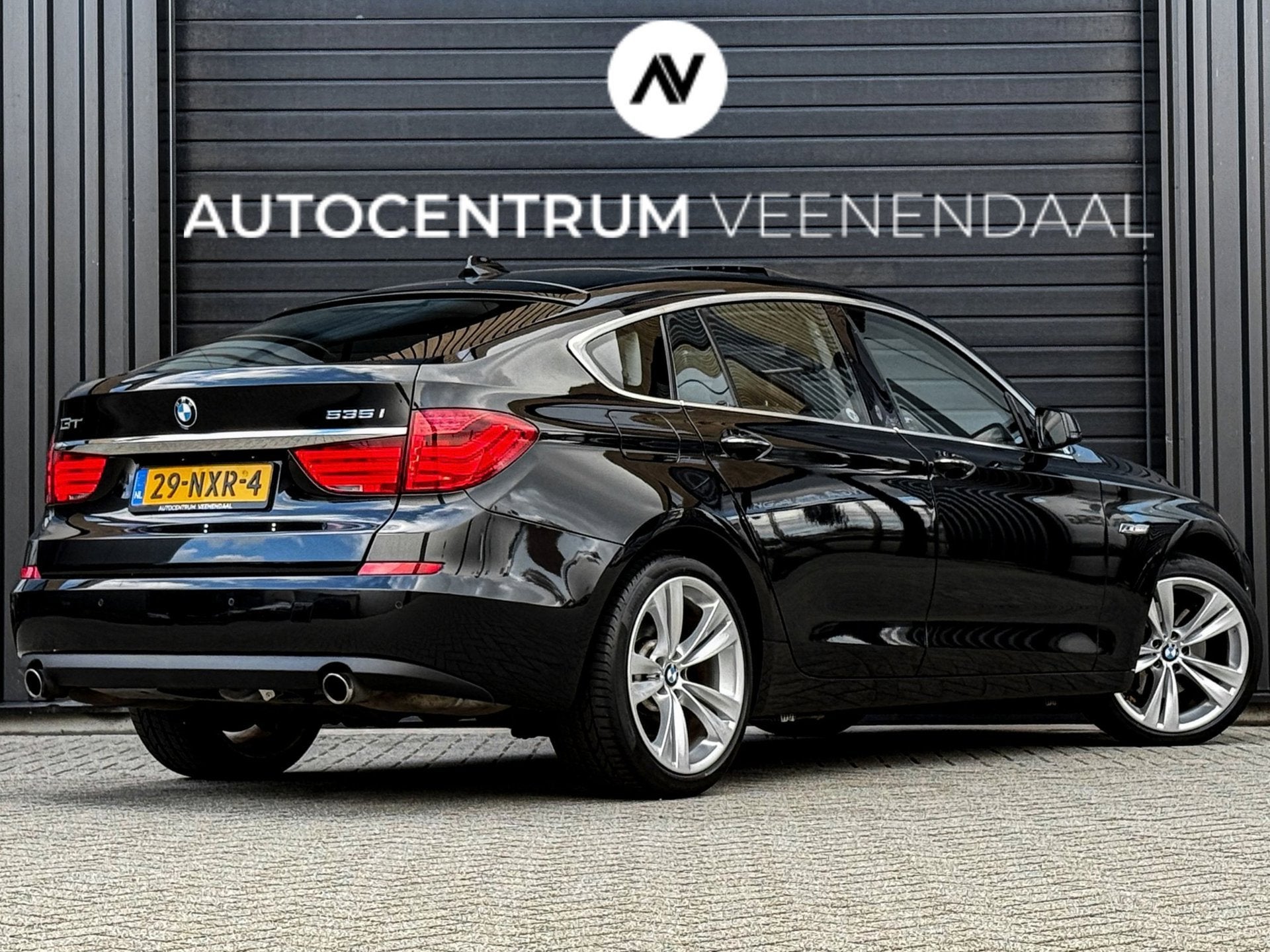 BMW 5-serie Gran Turismo 535i GT Executive 306 PK PANO/HUD/T, Auto's, Automaat, Achterwielaandrijving, Gebruikt, Zwart