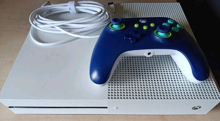 Xbox One S 1TB met controller en games, Overige genres, 1 speler, Ophalen of Verzenden, Zo goed als nieuw