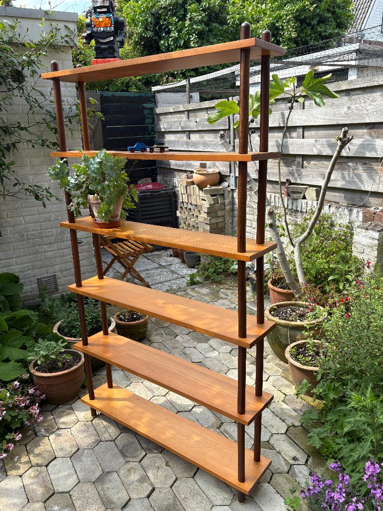 Stokkenkast, Ophalen, Met plank(en), Gebruikt, Mid century