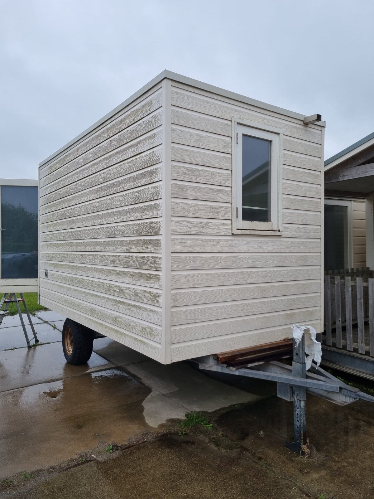 Strandhuisje op kar (2x4m) - Compleet ingericht zonder plek