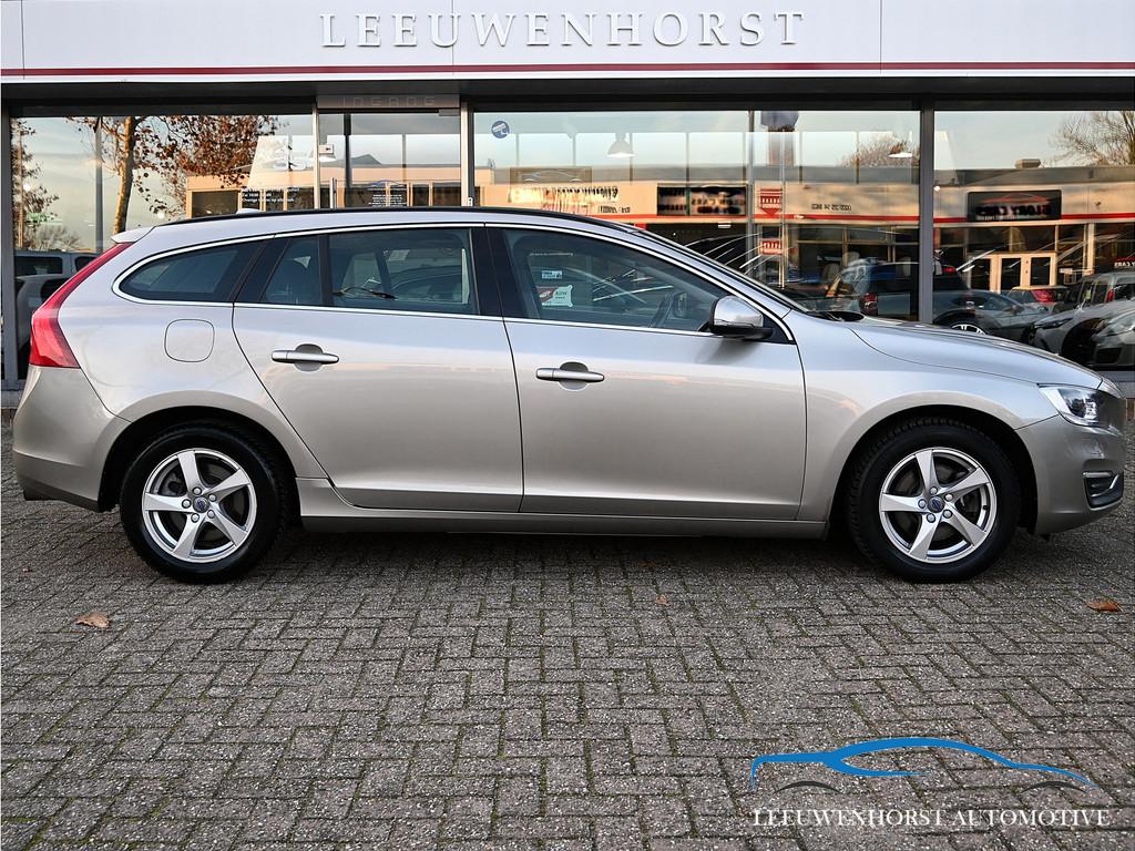 Volvo V60 2.0 T3 Momentum, climate, cruise, navi, trekhaak 1, Auto's, Voorwielaandrijving, Gebruikt, Euro 6, 4 cilinders