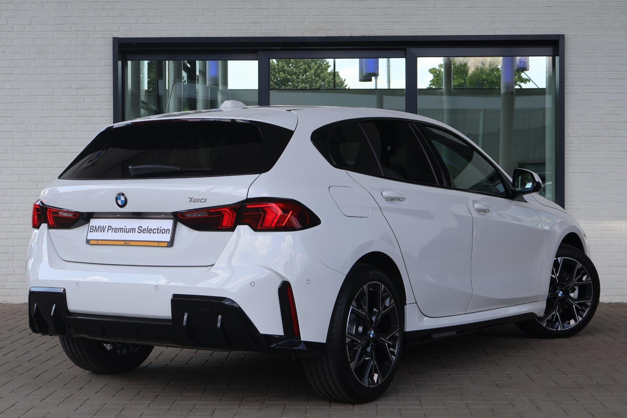 BMW 1-serie 120 M Sport Design Edition | Premium Pack | Driv, Automatische klimaatregeling, Euro 6, Met garantie (alle), Wit