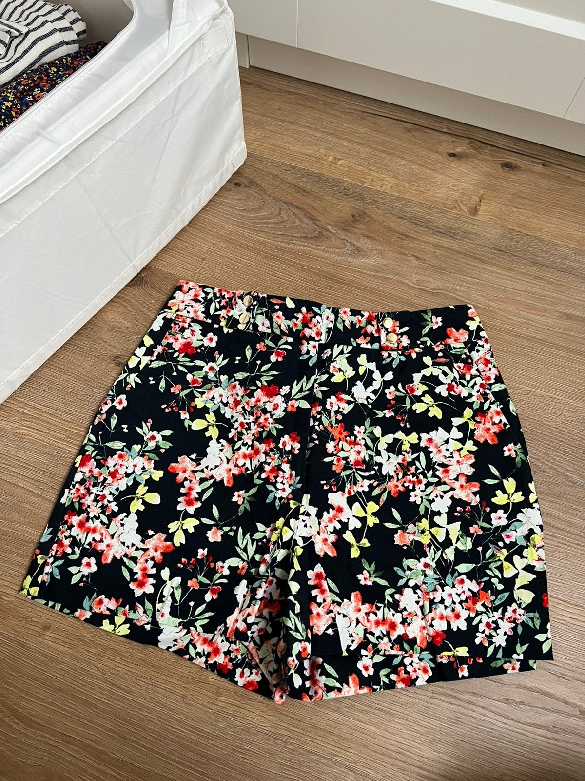 Korte broek met bloemen, maat S, Zara, Ophalen of Verzenden, Zo goed als nieuw, Maat 36 (S), Kort