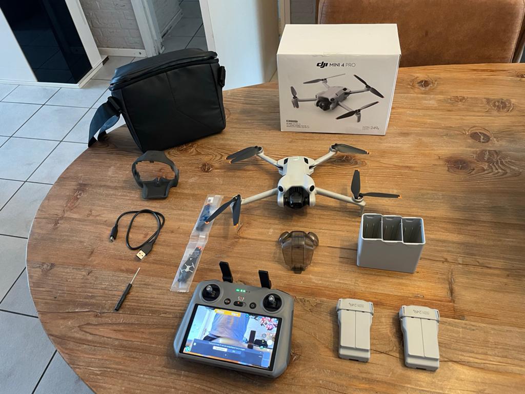 DJI Mini 4 Pro Fly More Combo 3 accu’s met RC 2 Controller, Audio, Tv en Foto, Drones, Zo goed als nieuw, Cameradrone, Topkwaliteit