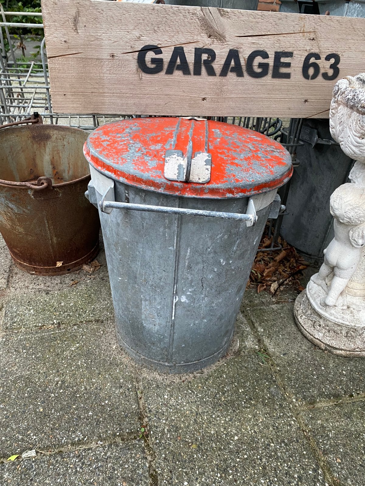 Zinken vuilnisemmer. Capelle aan den IJssel, Ophalen, Gebruikt, Zink, 40 liter of meer