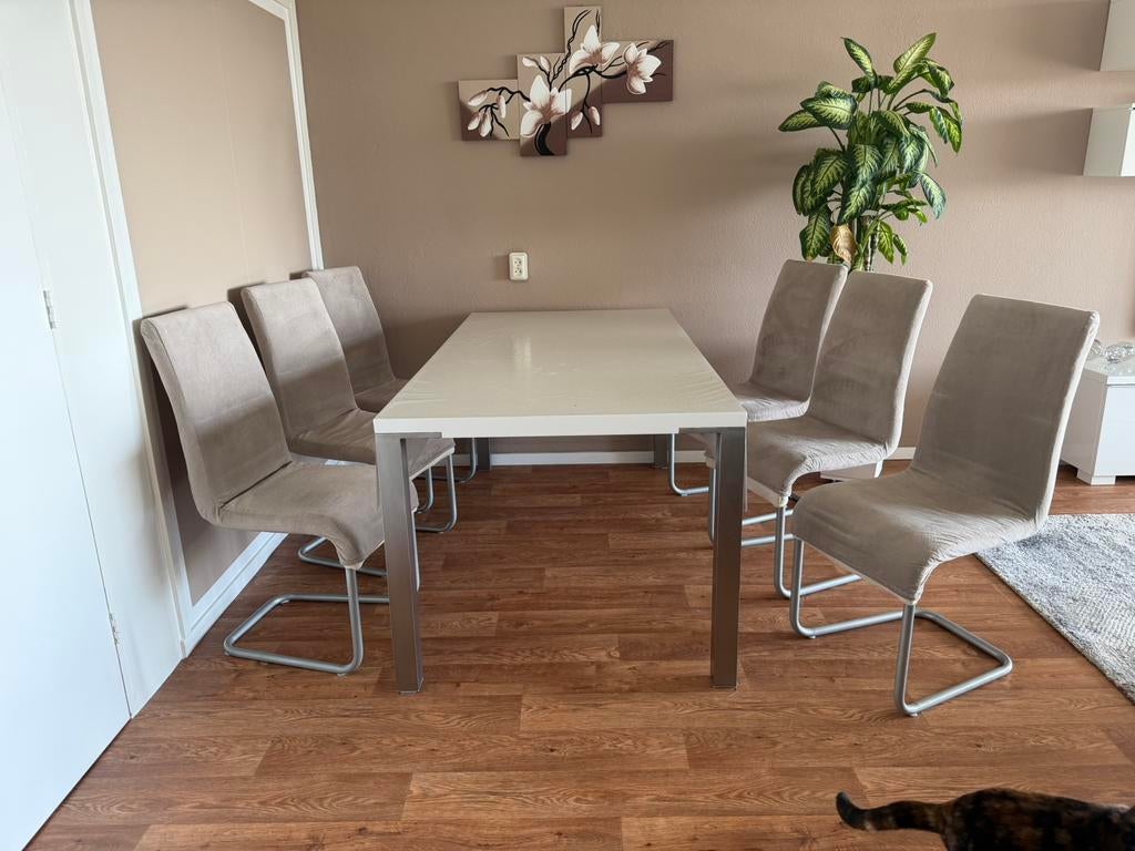 Eettafel met 6 stoelen en extra taupe wasbare hoezen, Ophalen, Overige materialen, Gebruikt, 50 tot 100 cm