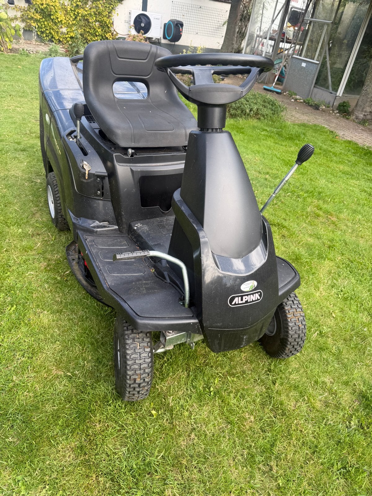 Alpina AT2 66 QA Zitmaaier - Compact en Krachtig, Tuin en Terras, Zitmaaiers, Ophalen, Gebruikt, Opvangbak, Minder dan 90 cm