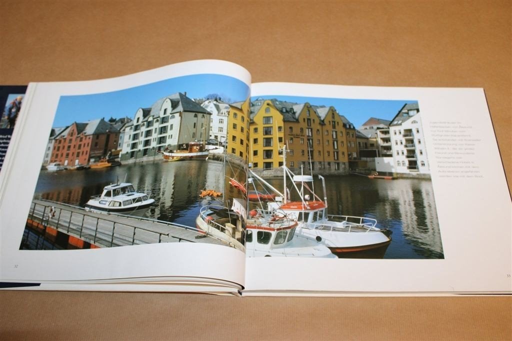 Hurtigruten Noorwegen — Fotoboek Postboot Bergen-Kirkenes, Ophalen of Verzenden, Gelezen, Fotografen