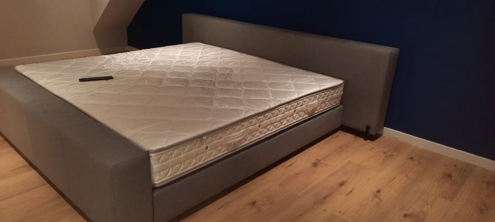 Boxspring grijs te koop, Huis en Inrichting, Ophalen, Tweepersoons, Zo goed als nieuw, Overige maten