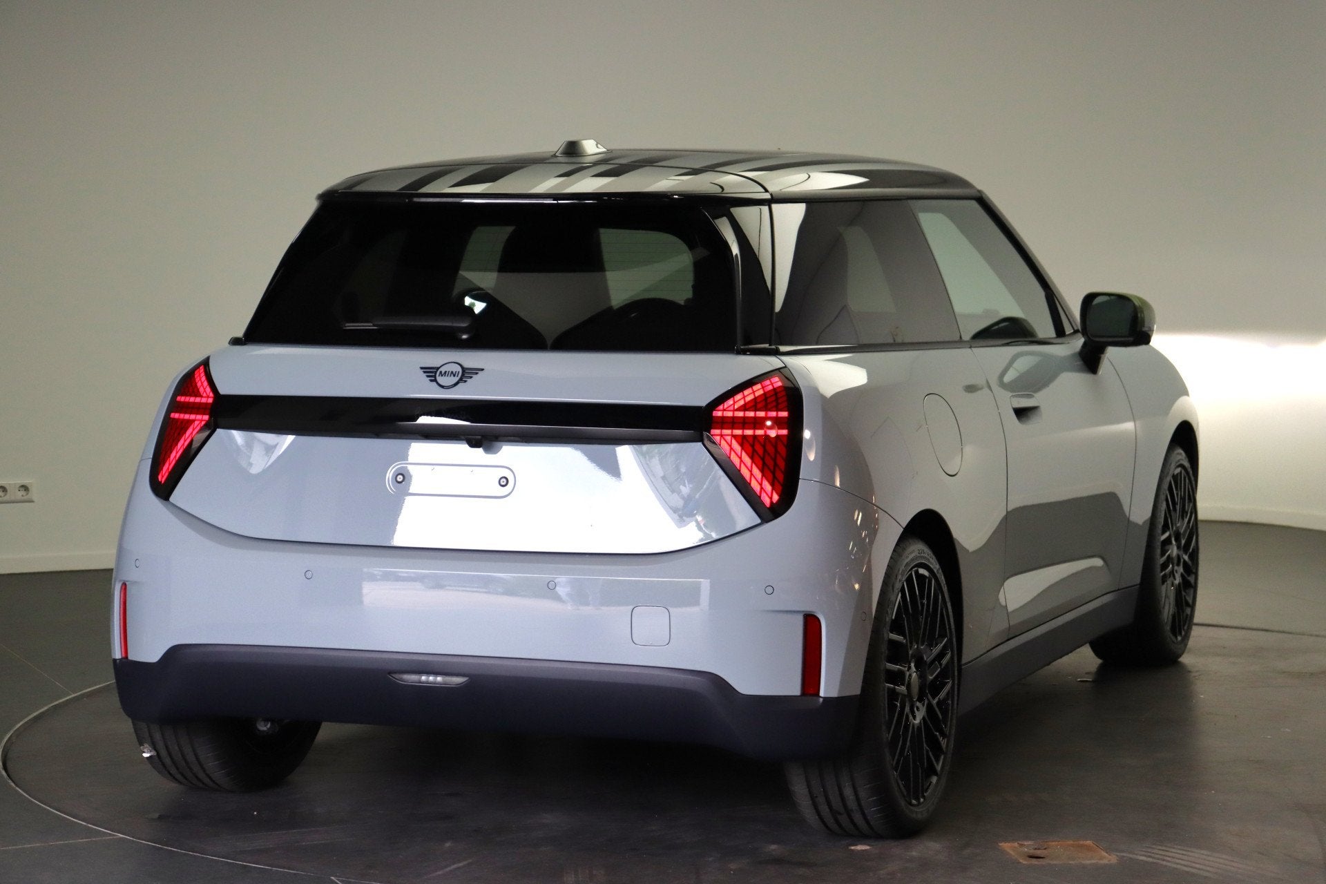 MINI Hatchback Cooper SE / Pakket XL / Panoramadak / JCW Spo, Dealer onderhouden, 4 stoelen, Leder en Stof, Mini Electric