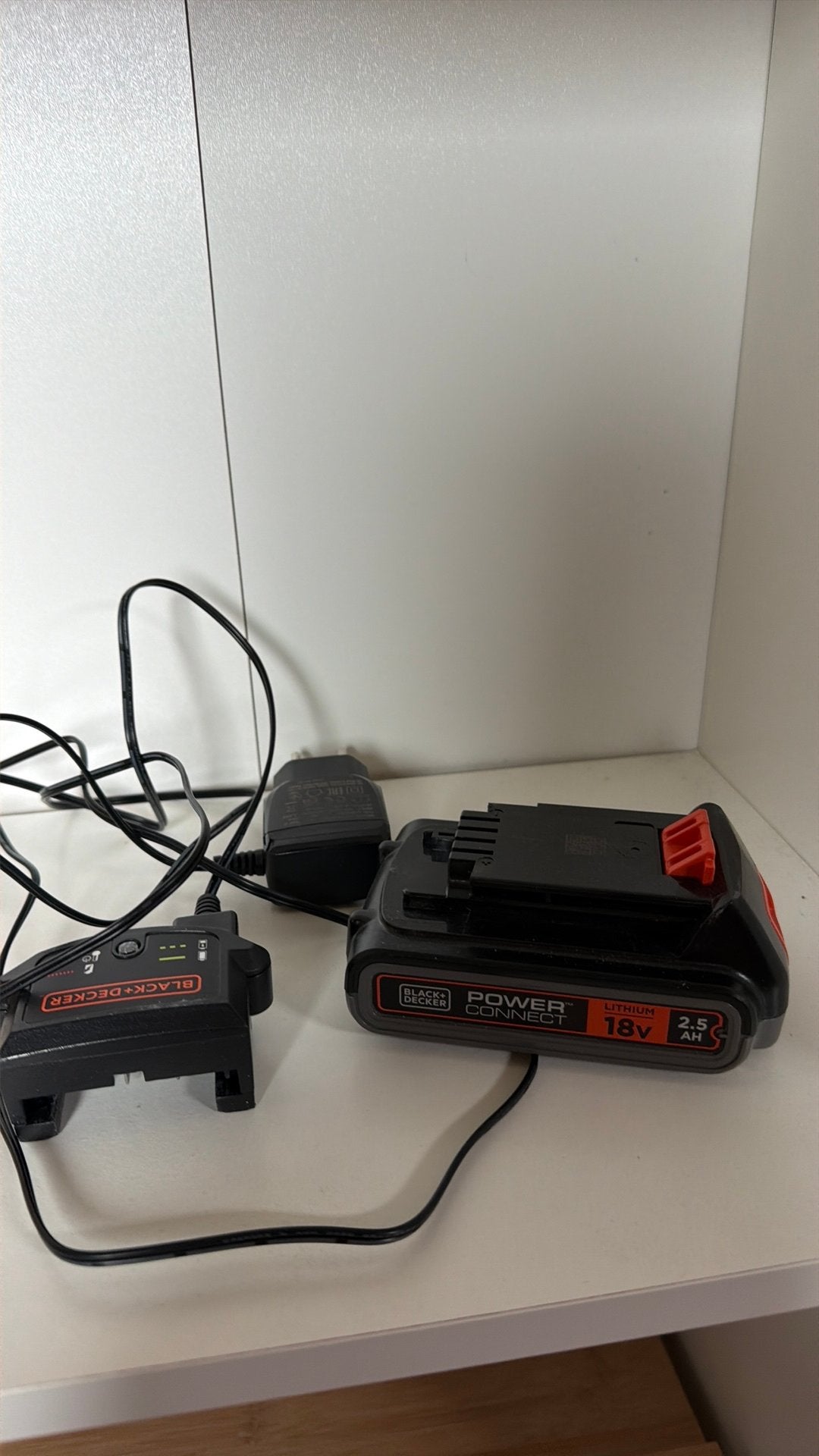 Black en decker accu met oplader, Ophalen